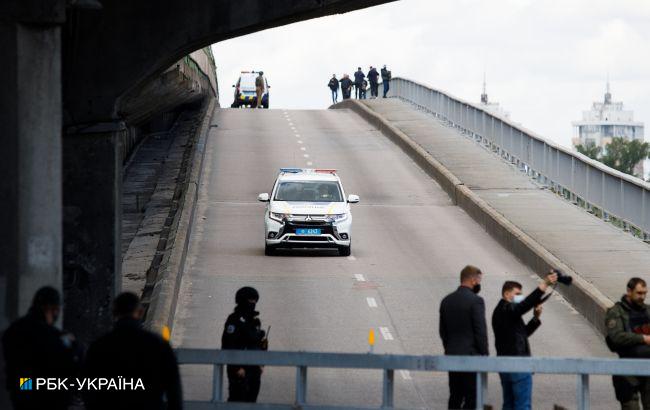 Полиция завершила проверку моста Метро в Киеве