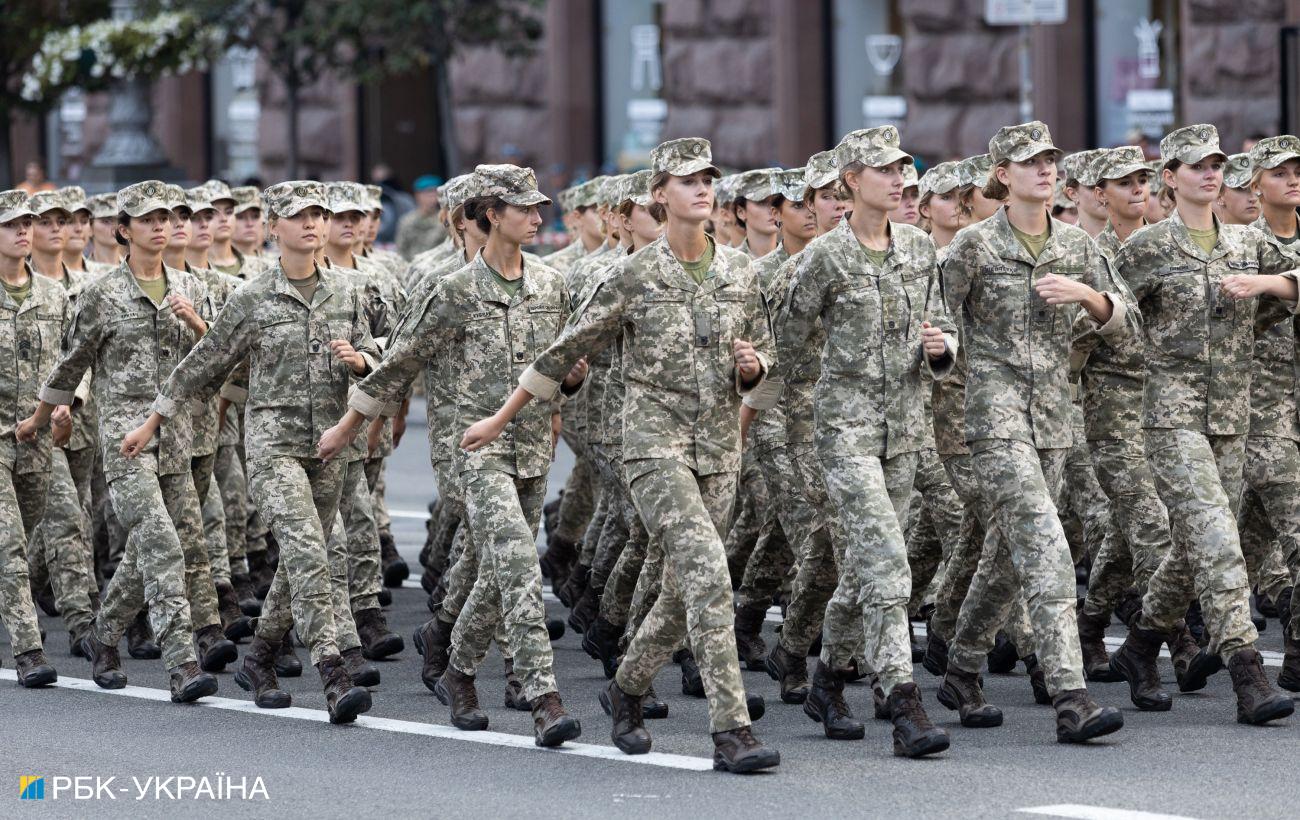 На воинский учет обязали становиться женщин разных профессий из Украины