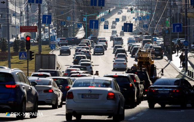 Украинским водителям разрешили выбирать и бронировать автономера