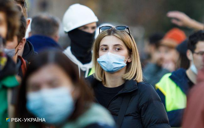 В Україні стрімко зростає кількість COVID-випадків: за добу захворіли більше 16 тисяч людей