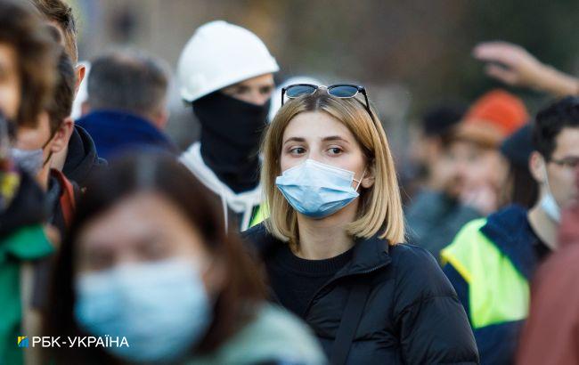 Украинка застряла в чужом городе из-за положительного COVID-теста: домой не уехать, жилье не снять