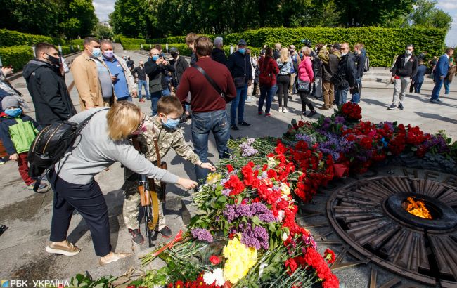 В'ятрович розповів, що українці звикли відзначати і 8, і 9 травня