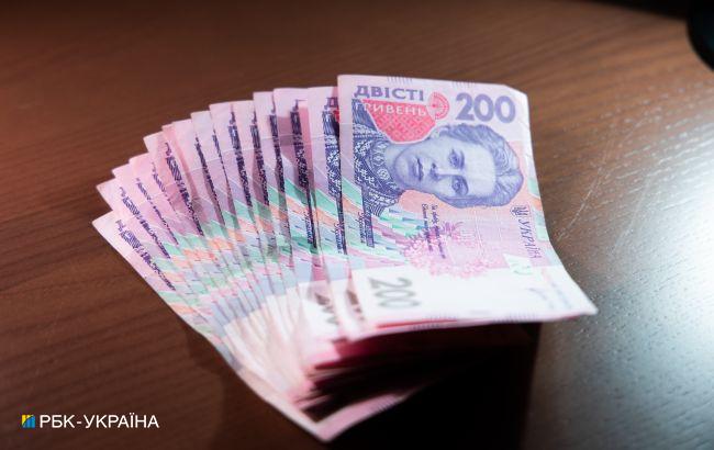 Де у Києві можна зняти готівку без банкомата: перелік магазинів, заправок і аптек