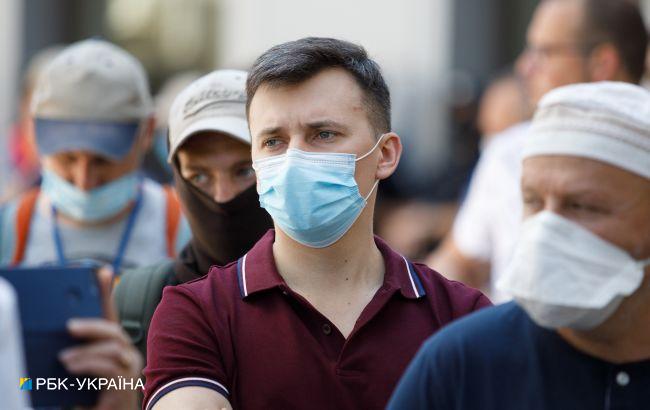 Не зважаючи на повну вакцинацію: ВООЗ закликав продовжувати носити маски