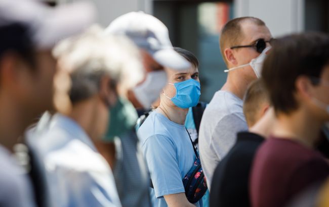 В Україні другий день майже 900 нових випадків коронавірусу