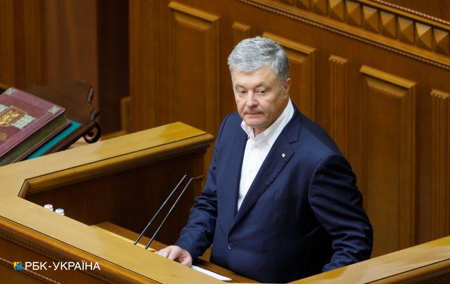 Порошенко придбав квиток на літак після спроби вручити йому повістку, - ДБР