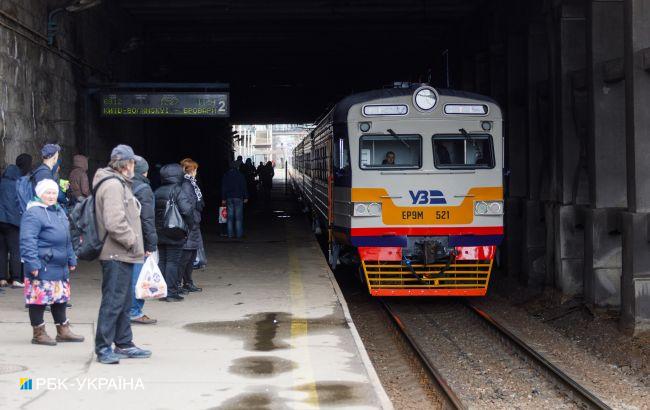 Затримки до години та більше. Кільцева електричка йде сьогодні не за графіком