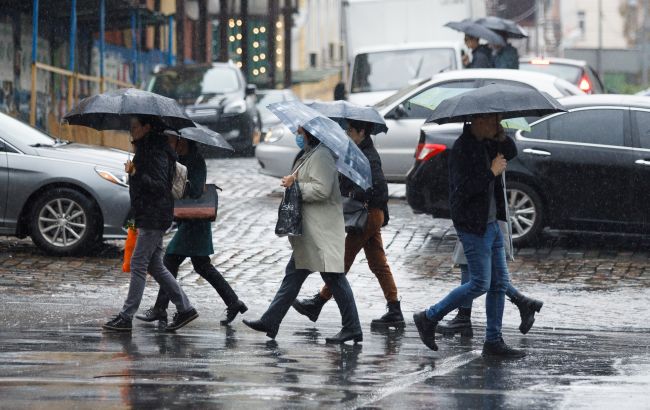 Дощі та +10: синоптики дали прогноз погоди до кінця тижня