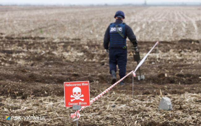 Наслідки війни. У Київській області вантажівка підірвалася на міні