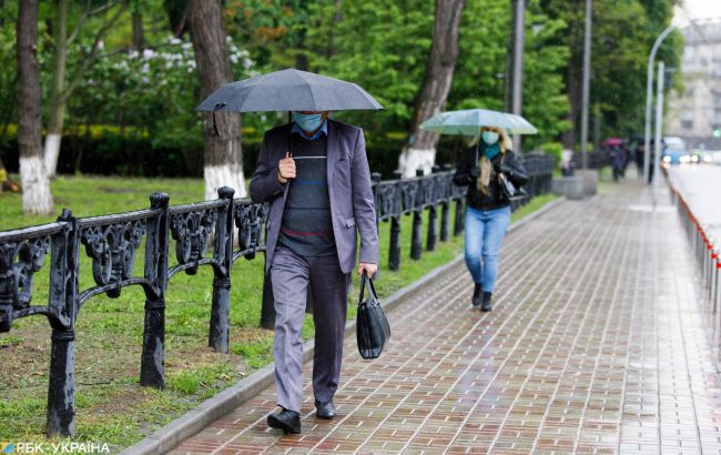 Шторми, похолодання і зливи: в Україну йде жахлива погода