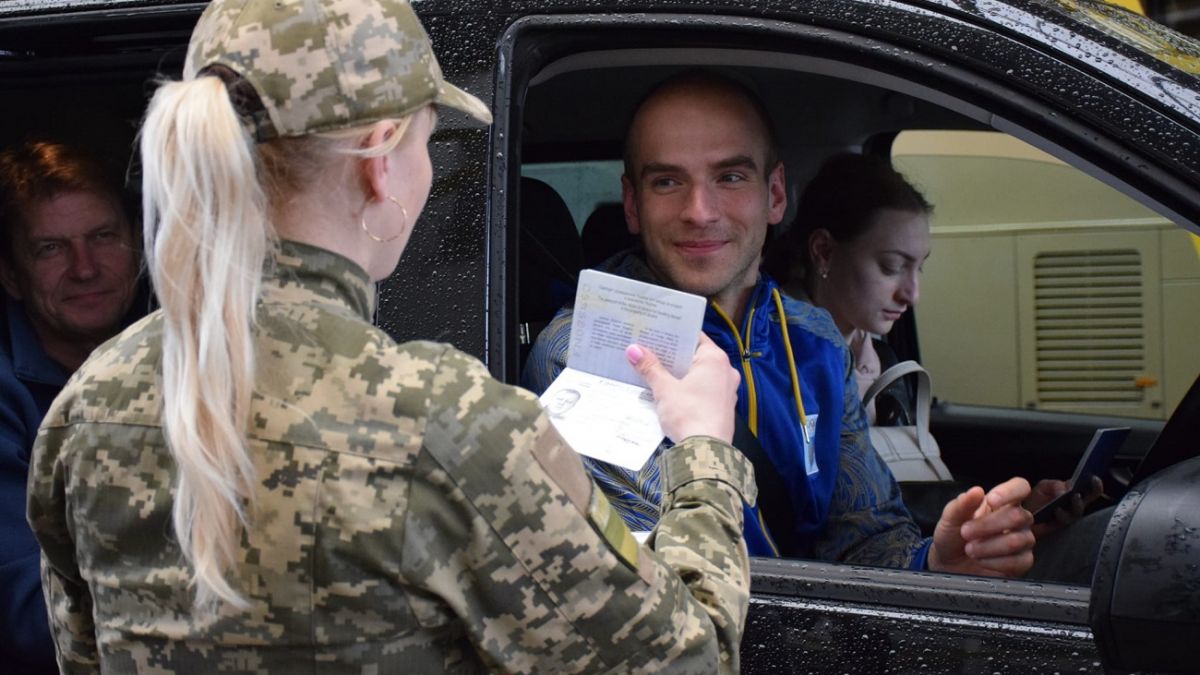 Очереди на польской границе из-за протестов – какая ситуация с частными  авто и автобусами | РБК Украина