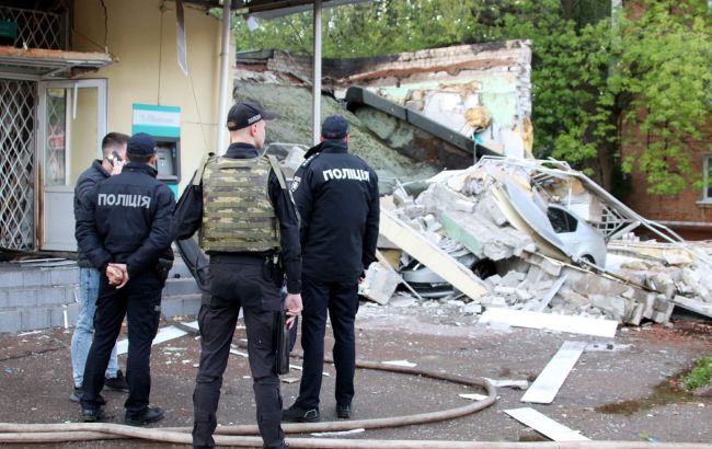 В центре Чернигова произошел взрыв в помещении банка. Полиция расследует обстоятельства