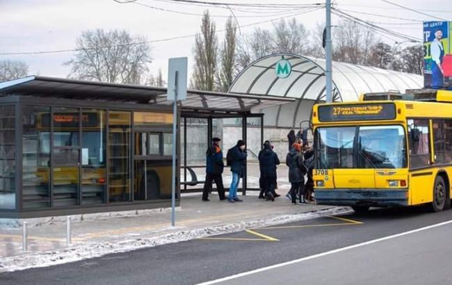 У Києві перекрили рух для легкових автомобілів підземним тунелем на вул. Теліги