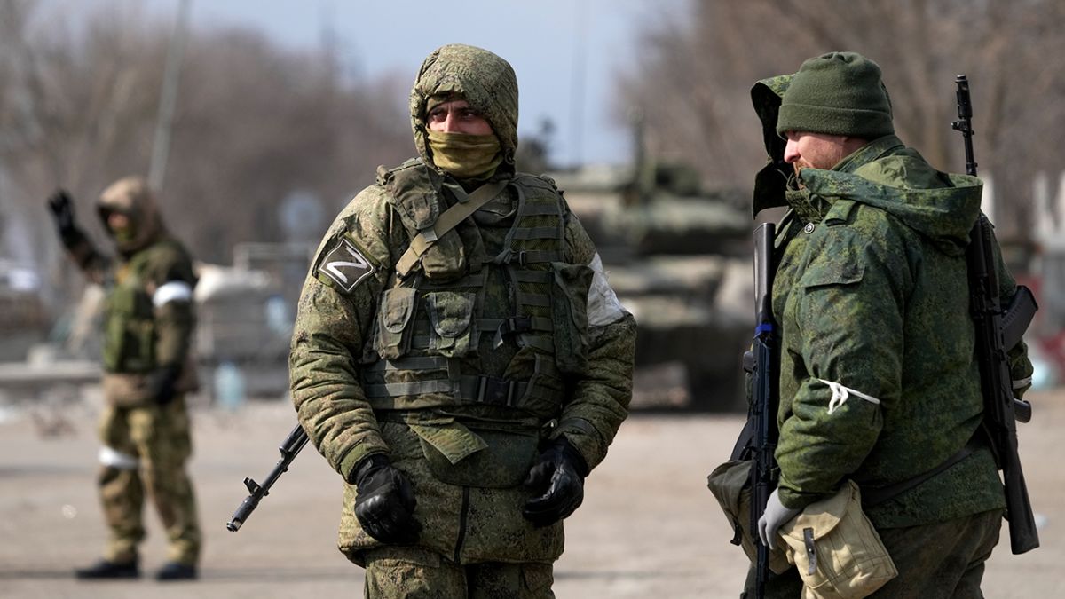 Подозрение сообщено оккупантам, изнасиловавшим женщину в Токмакском  обществе | РБК Украина