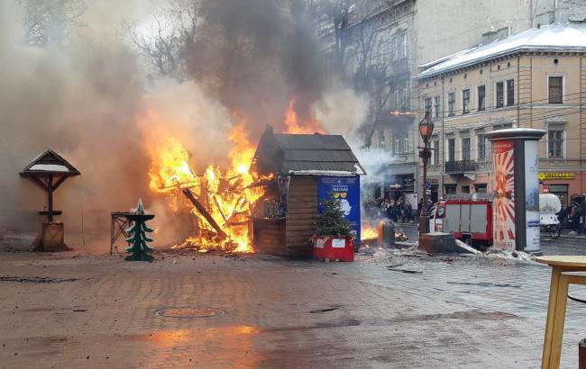 У Львові після пожежі закрили роботу різдвяної ярмарки
