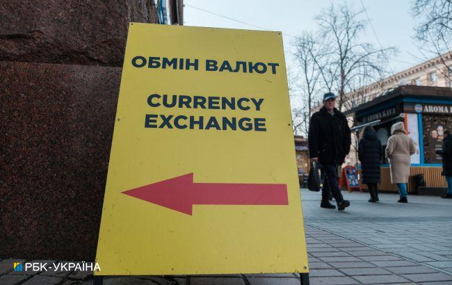 Сколько стоят доллар и евро: свежий курс в обменных пунктах Украины