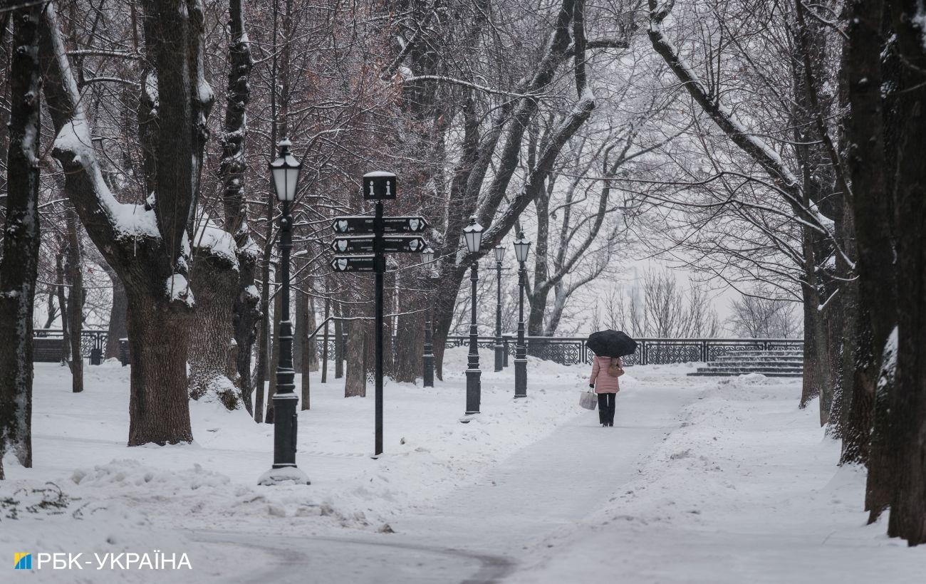 На севере мокрый снег, гололедица почти во всех областях: погода на завтра