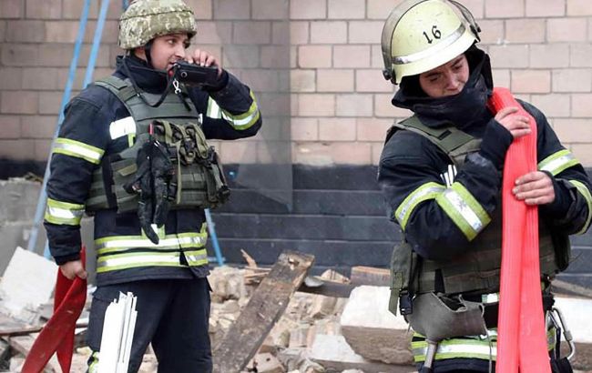 Ракетний удар по Одеській області: на складі спалахнула пожежа, працюють рятувальники