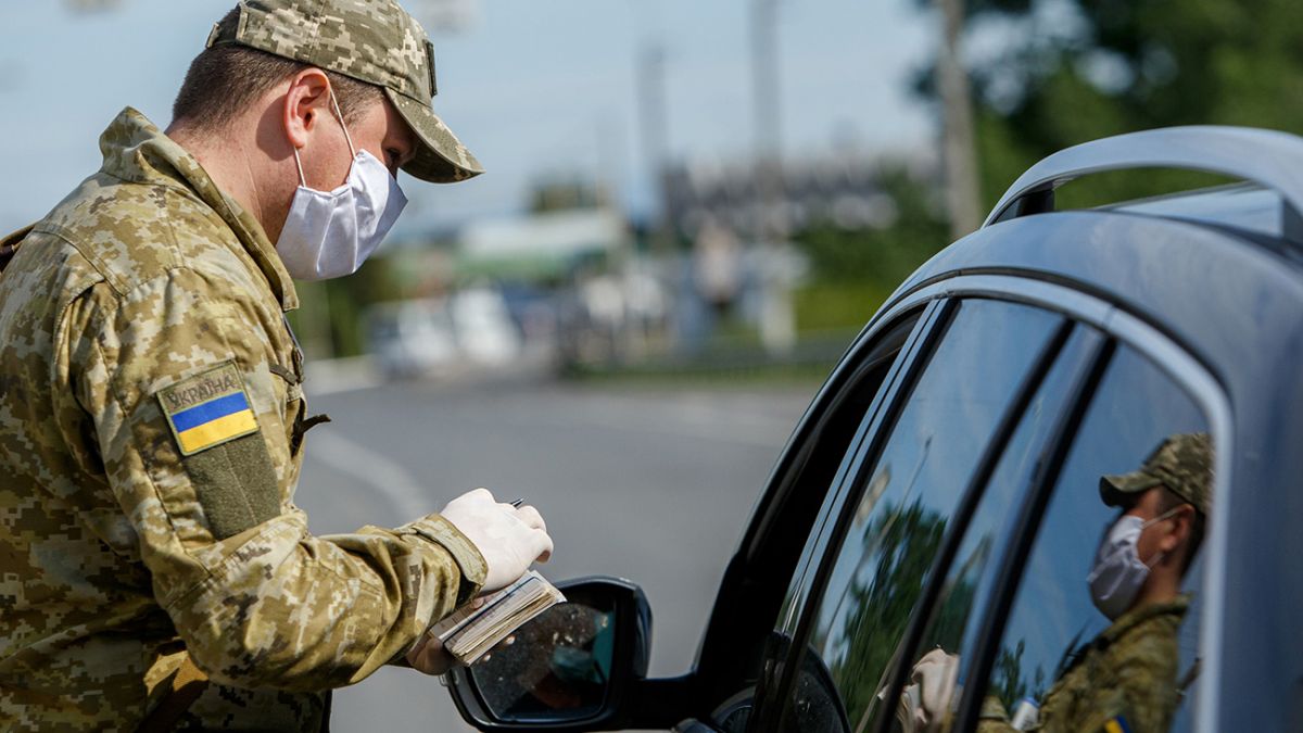 Выезд мужчин из Украины - кому разрешен и что для этого нужно | РБК Украина