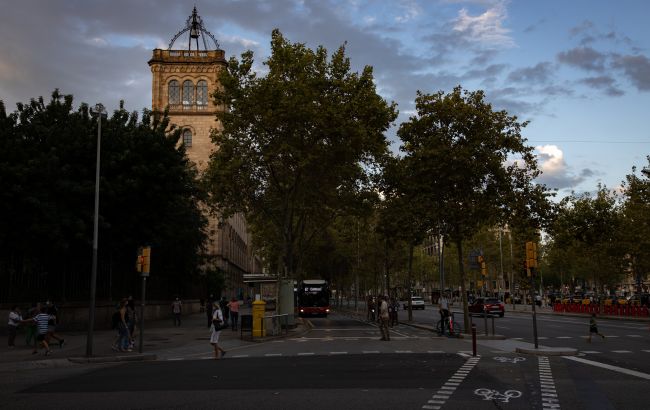 У Каталонії пом'якшують карантин, відкривають ресторани і бари
