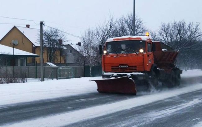 Дорожники предупредили об опасности из-за снега на трассах Западной Украины