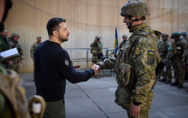 Зеленский приехал на передовую, посетил Авдеевку