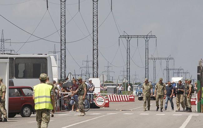 На КПВВ "Марьинка" задержали авто с контрабандой в 76,5 тыс. долларов, - ООС