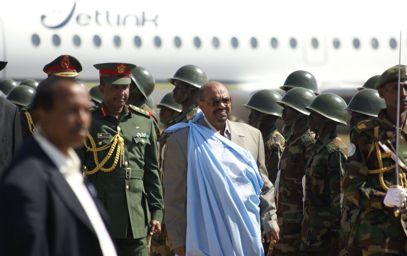 “Deposed Sudanese President Omar al-Bashir Escapes from Prison Amidst Coup Attempt”