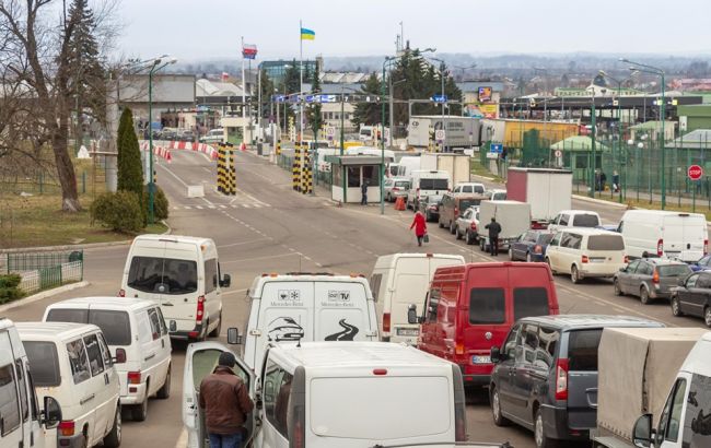 На границе с Польшей застряли сотни автомобилей