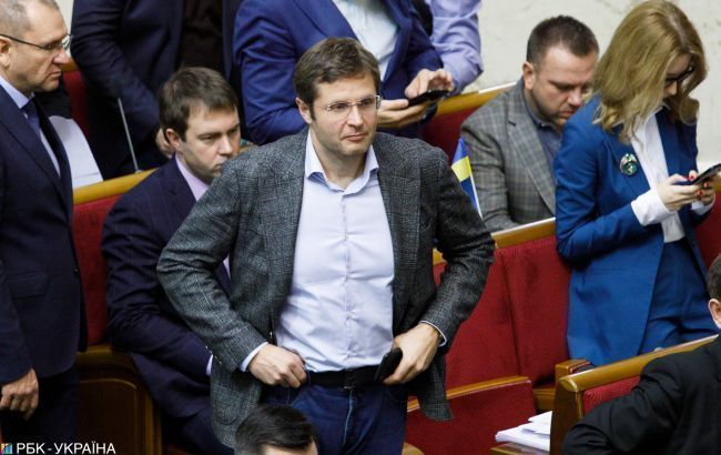 Нардеп Холодов звинуватив керівництво Одеської митниці та ДМС в "кришуванні" мінімізаторів