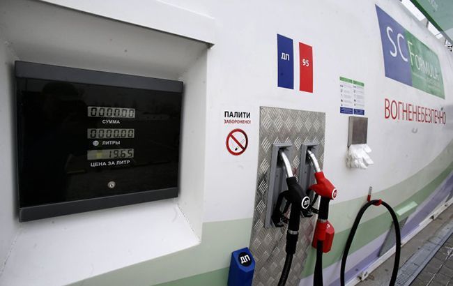Цены на бензин упали после совещания Зеленского с владельцами АЗС