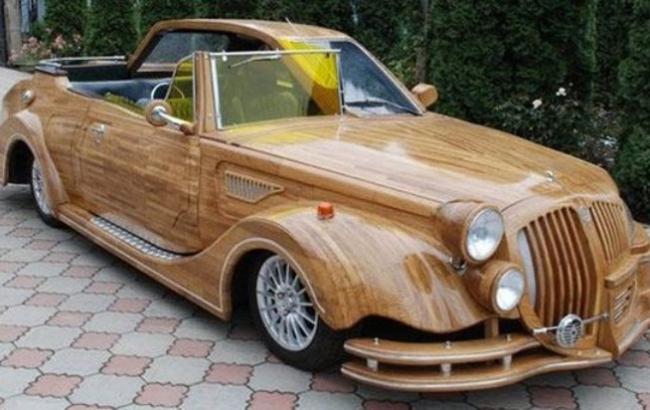 Украинец сконструировал уникальный деревянный "двойной" автомобиль