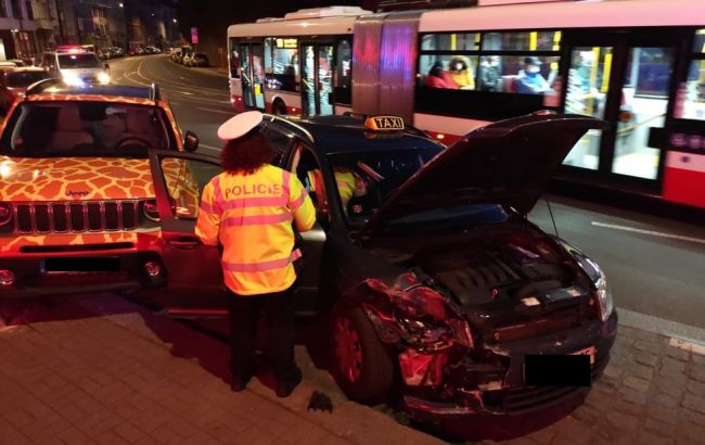 Таксі з главою МЗС Чехії потрапило в аварію, водій загинув