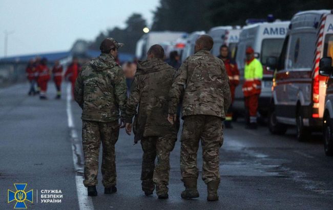 Звільнених з російського полону захисників "Азовсталі" обстежать у медзакладах