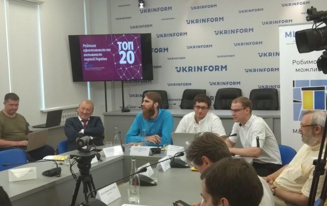 Політологи пояснили партійне лідерство "Батьківщини"