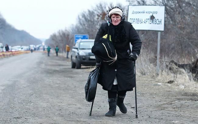 "Хотят, чтобы мы тут все вымерли": в Донецке пенсионеры жалуются на отсутствие мобильной связи