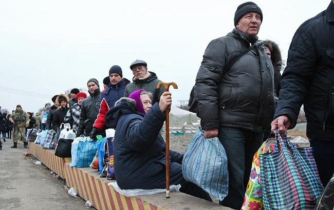 КПВВ на Донбасі за добу перетнули 28,6 тис. осіб