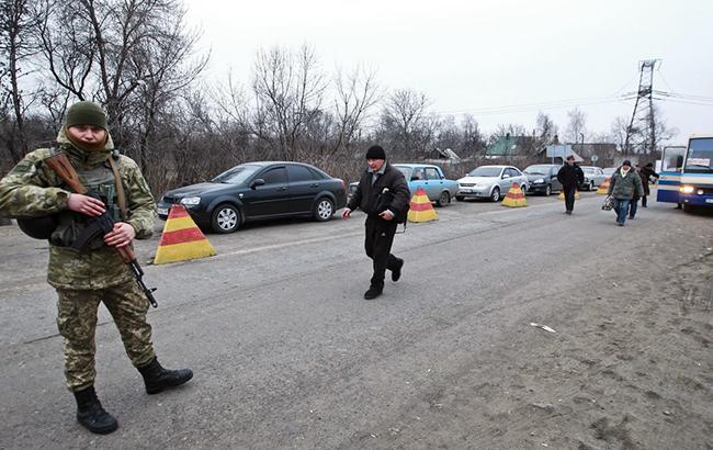 КПВВ на Донбасі за добу перетнули 24,5 тис. осіб