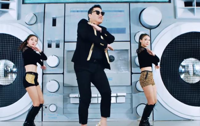 Автор легендарного хита "Gangnam Style" выпустил сразу два новых клипа