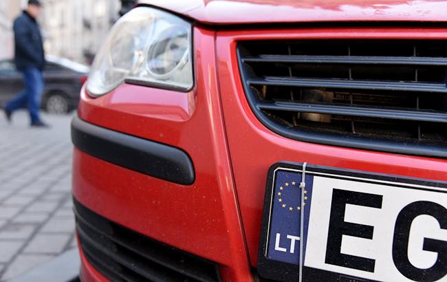 Литва надала Україні доступ до бази даних для перевірки автомобілів на "євробляхах"