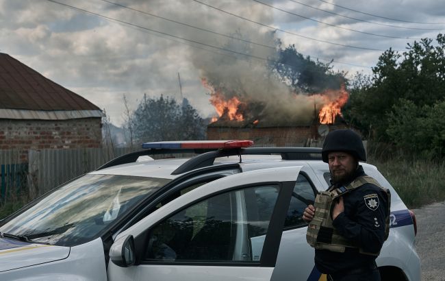 Россияне ударили по эвакуационному автомобилю в Волчанске, погиб полицейский