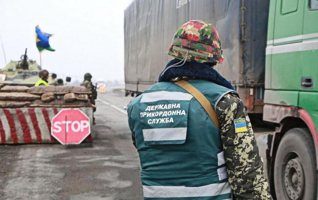 В очередях на КПВВ на Донбассе стоят более 900 авто, - Госпогранслужба