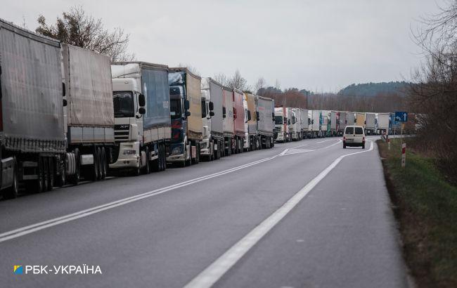 "Такі ж громадяни, як і інші". В ТЦК роз'яснили ситуацію із "затриманням" далекобійників