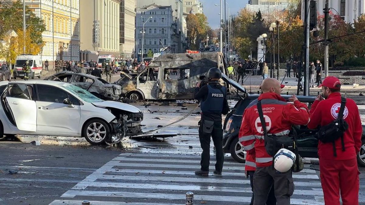 Взрывы в Киеве 17 октября - столицу атаковали дронами-камикадзе, все  новости | РБК Украина