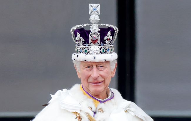 Букингемский дворец показал новый портрет Чарльза III: каким на нем предстал 75-летний монарх