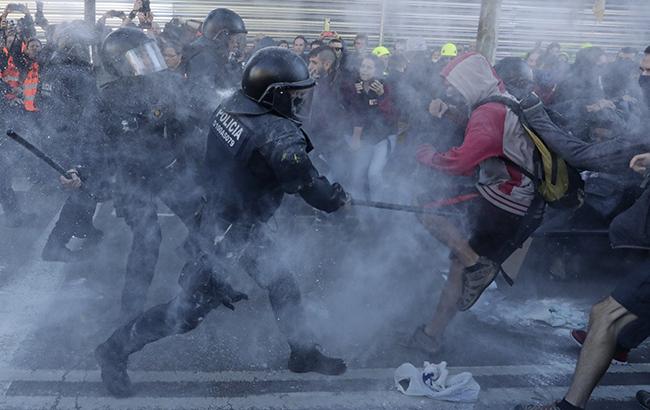 У Барселоні сталися сутички між поліцією та протестувальниками