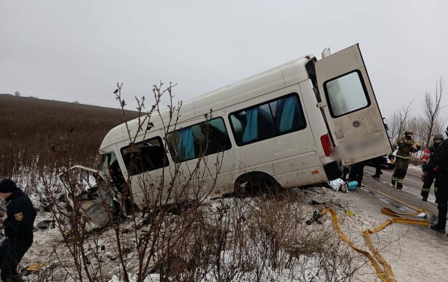 В Харківській області автобус потрапив у ДТП: є загиблий, майже 20 людей постраждали