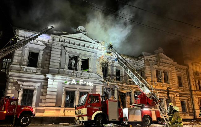 Нічна атака росіян у Харкові: з'явилися фото наслідків