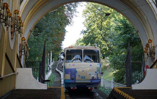 В Киеве остановили фуникулер