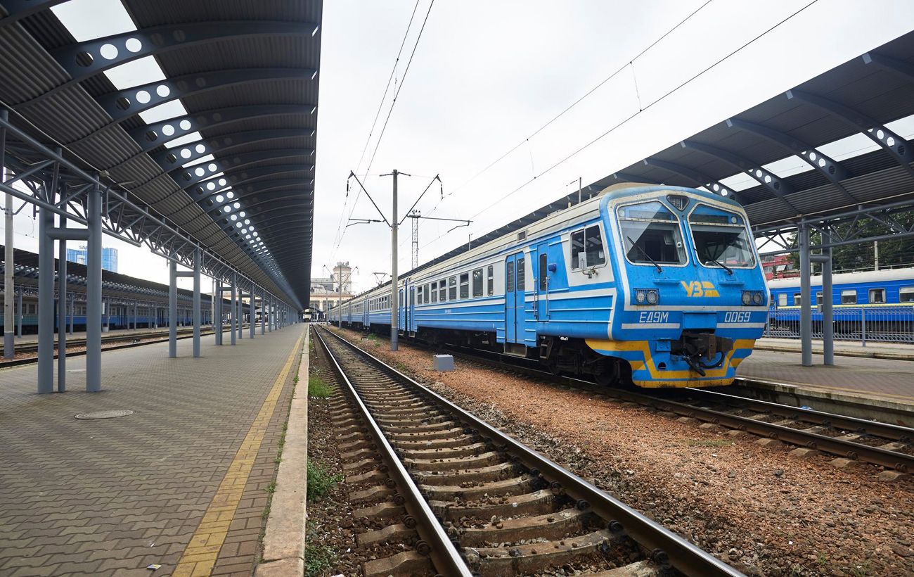 Vandals damaged the Ukrzaliznytsia electric train after modernization for 60 million